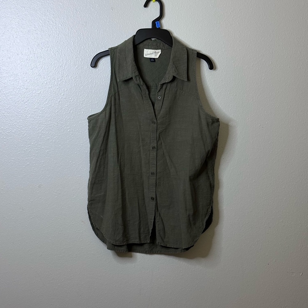 Universal Thread Women Button Down Minimalist Olive Green‎ sleeveless Blouse S